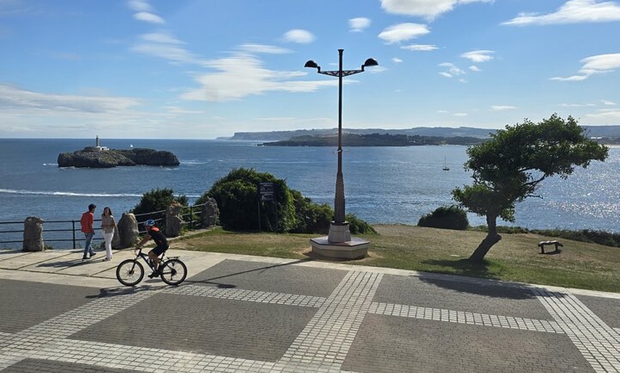Image 8: Visita privada a pie de la Península y el Palacio de la Magdalena