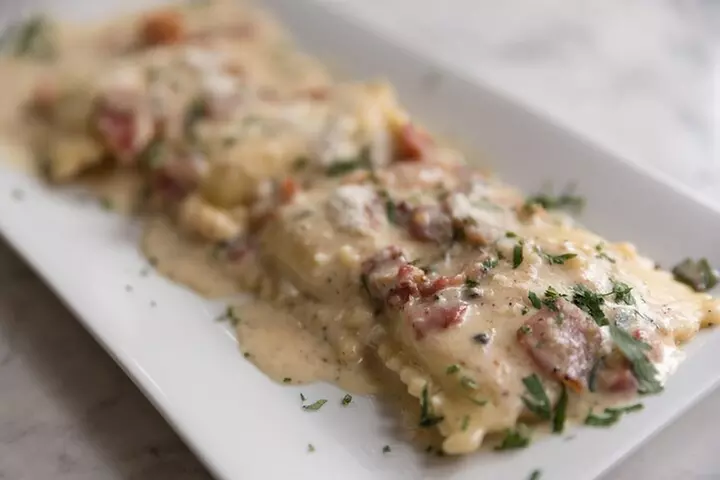 Boston North End Food Tour of 6+ Tastings, Cannoli, Lobster Roll