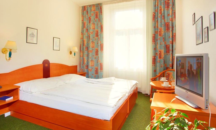 Image 4: ✈ REPUBBLICA CECA | Praga - Hotel Merkur 4* - City break