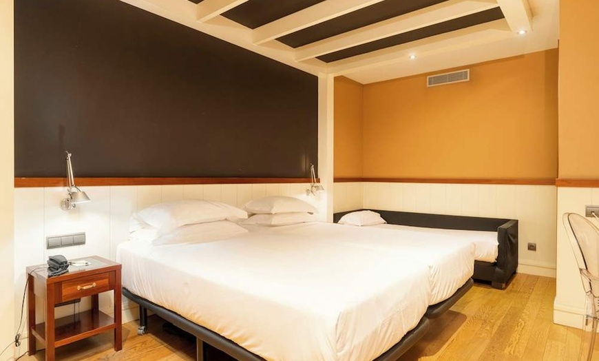Image 2: ✈ SPAGNA | Barcellona - U232 Hotel 4* - Centro città