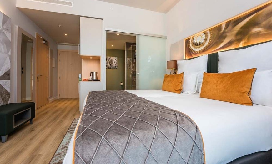 Image 22: ✈ SPANIEN | Barcelona - Leonardo Royal Hotel Barcelona Fira 4*, 2 N...