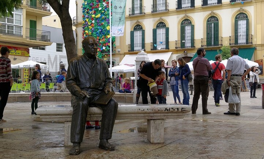 Image 3: Tour turístico privado en Málaga