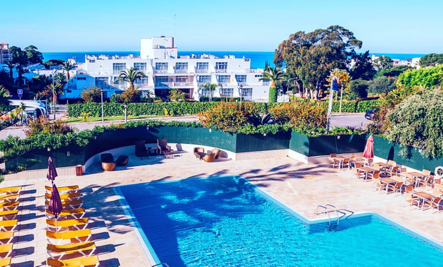 Image 1: ✈ ALGARVE | Albufeira - Muthu Forte da Oura Apartment Hotel 5*, 2 n...