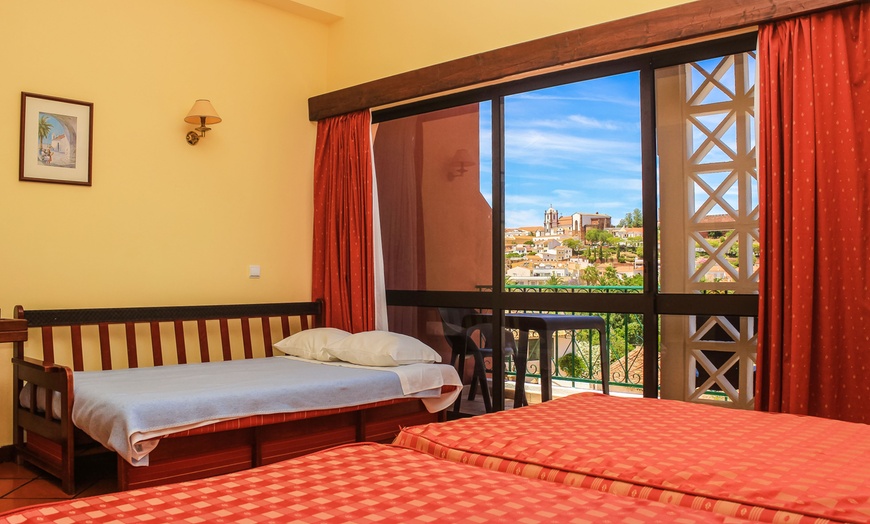 Image 3: ✈ ALGARVE | Silves - Colina dos Mouros 3*, 2 nuit - Piscine extérieure