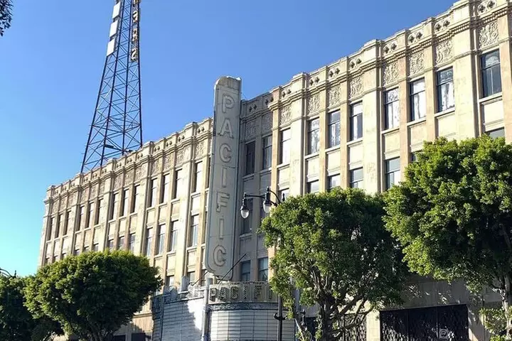 Santa Monica Private Tour with Restaurant and Bar Stops