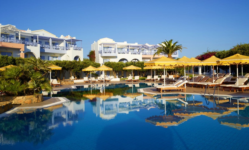 Image 2: ✈ KRETA | Anissaras - Serita Beach 5* - All-inclusive