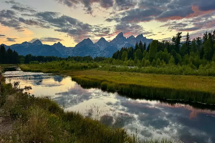 Teton & Yellowstone | Wildlife, Hot Springs, & Mountains PRIVATE