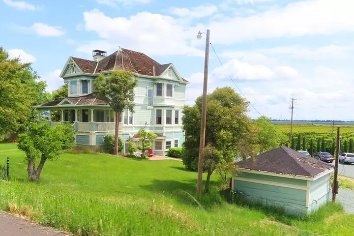 Driving in Delta's Wine Country: Private Self-Guided Audio Tour