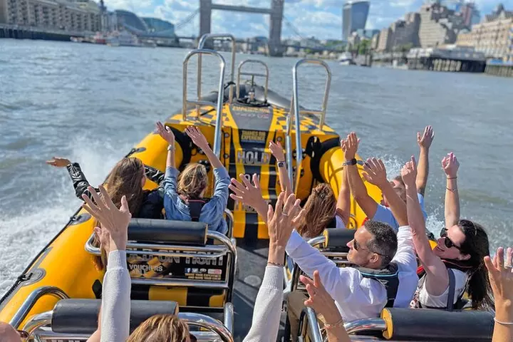 Speedboat Sightseeing: Embankment OR Westminster Pier -45 Minutes