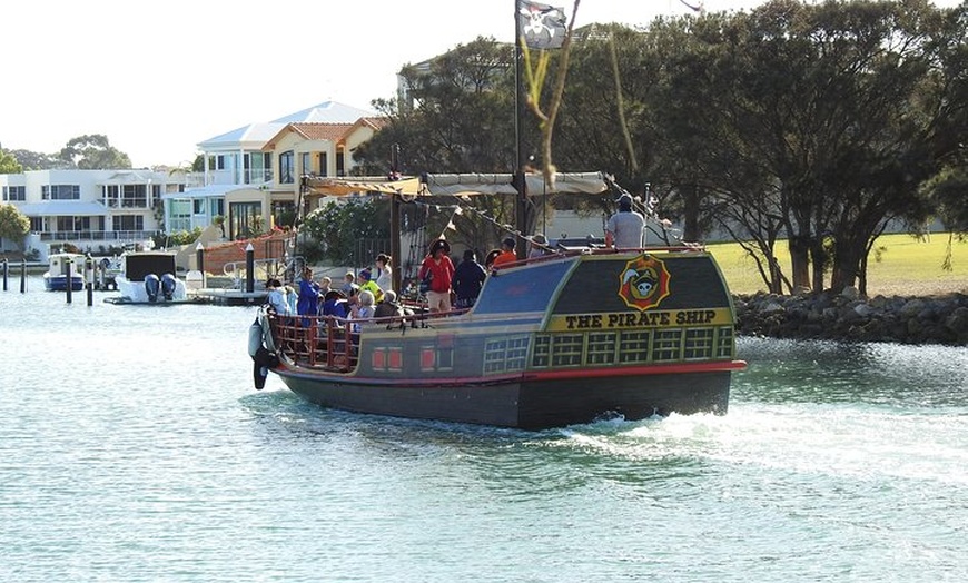 Image 1: Pirate Ship Lunch Cruise (1.5hr)