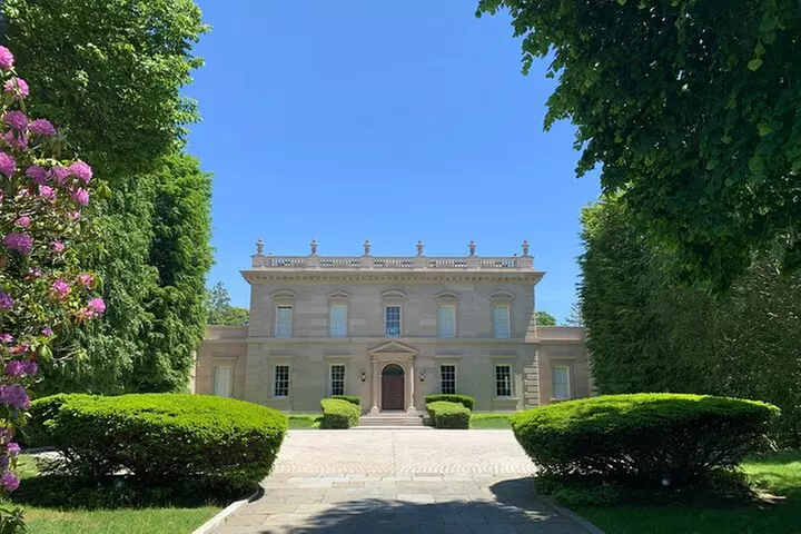 Ocean Drive Historic District: A Newport Self-Guided Driving Tour