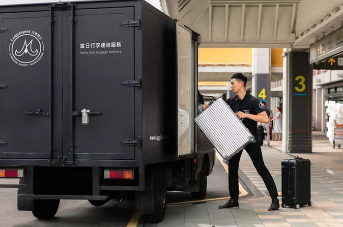 Excess Baggage Shipping Luggage To Hotel Baggage Delivery Service