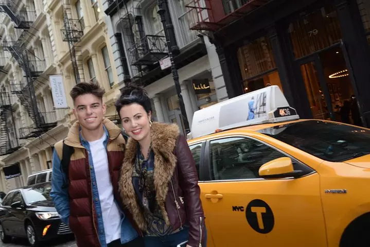 Private Tour of Brooklyn Bridge and neighborhoods with PhotoShoot