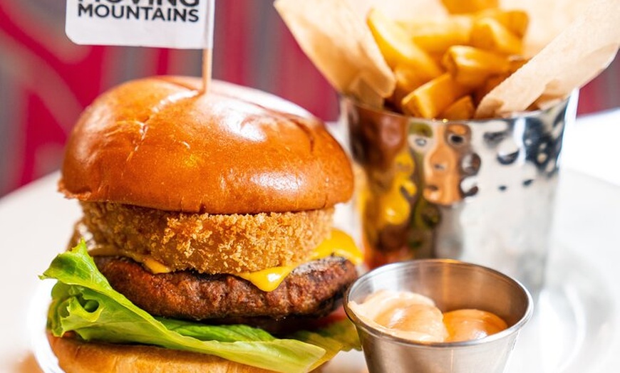 Image 8: Hard Rock Café de Barcelona con comida
