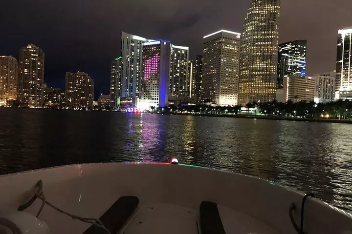 2 hrs Miami Private Boat Tour with Cooler, Ice, Bluetooth Stereo