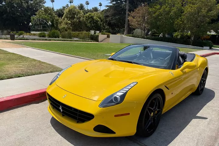 50-Minute Driving Tour: Explore Hollywood Sign in a Ferrari