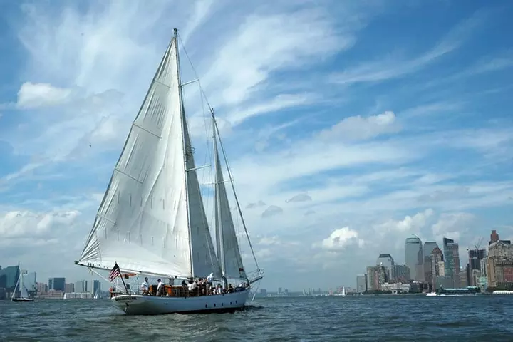 Bubbles and Bites Sail in New York City