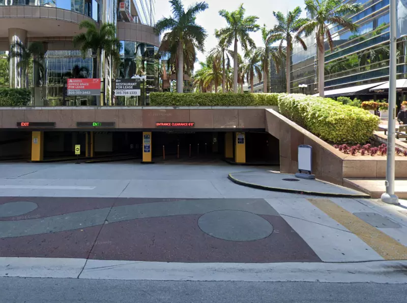 Parking at 777 Brickell Ave. Ground Garage - P2541