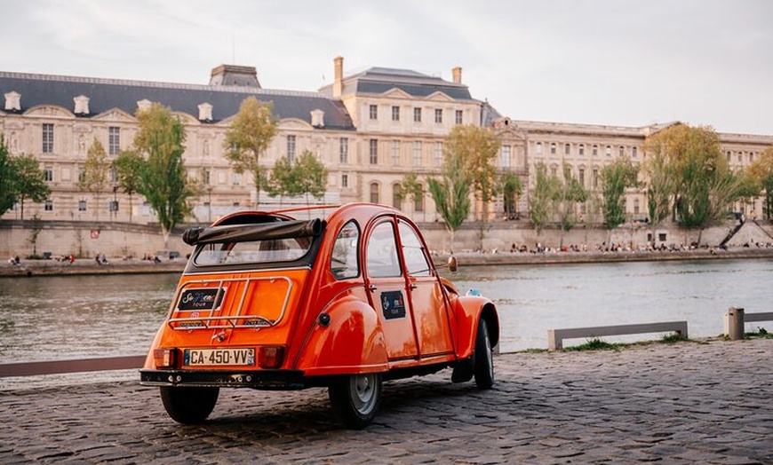 Image 1: Circuit Privé d'une Heure et Demie à Paris en Citroën Classique