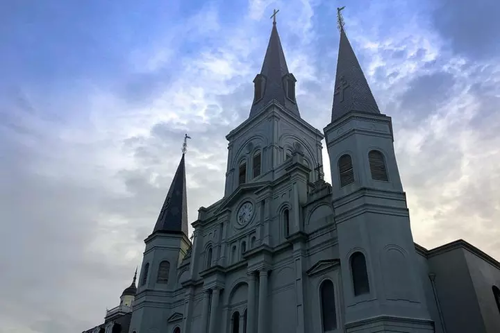 Adults Only Haunted Pub Crawl in New Orleans