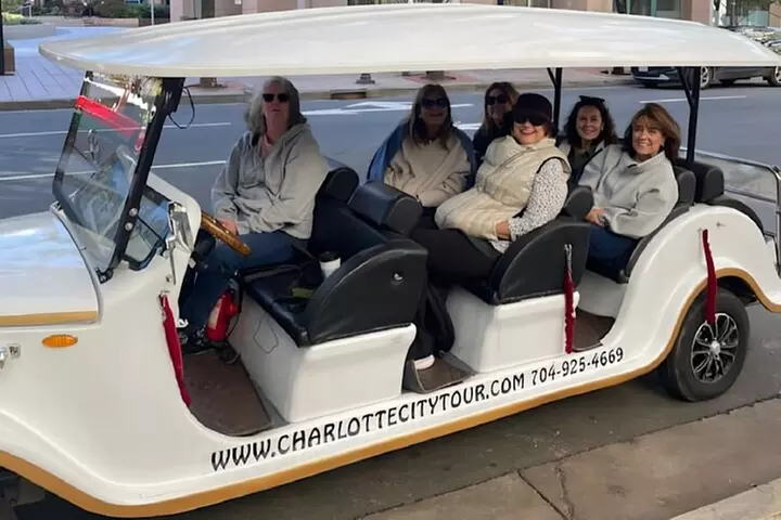Charlotte:Historical Southern Elegance Guided Tour by Vintage Car