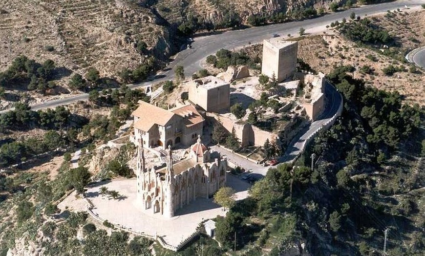 Image 3: Recorrido guiado por Castillos del Vinalopó y Cata de Vino