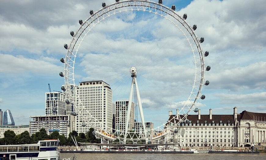 Image 4: Private Photoshoot with Professional Photographer in London