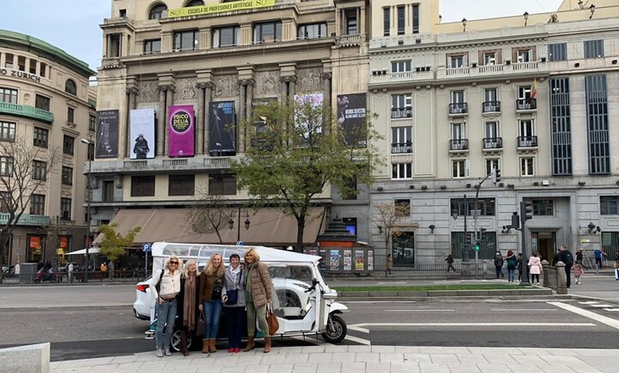 Image 1: Tour Privado en Tuk Tuk Panorámico en Madrid