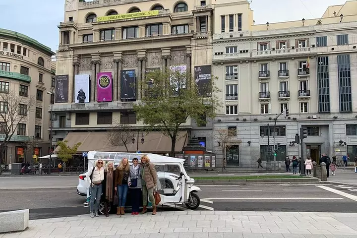 Tour Privado en Tuk Tuk Panorámico en Madrid - Primary Image