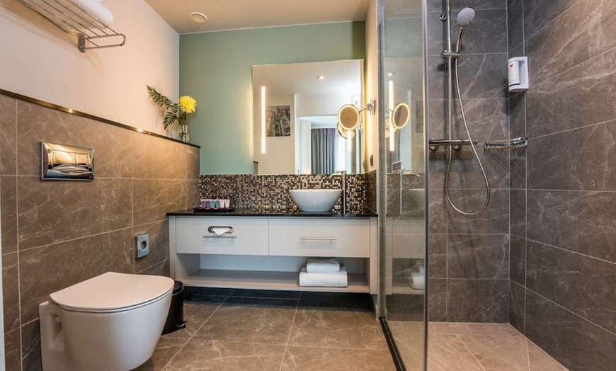 Image 29: ✈ SPANIEN | Barcelona - Leonardo Royal Hotel Barcelona Fira 4*, 2 N...