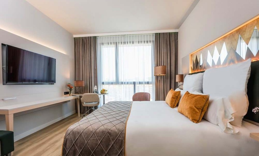 Image 7: ✈ SPANIEN | Barcelona - Leonardo Royal Hotel Barcelona Fira 4*, 2 N...