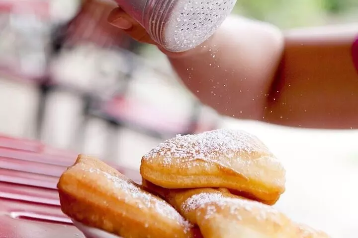 New Orleans City and Cemetery Tour with Garden District Stroll