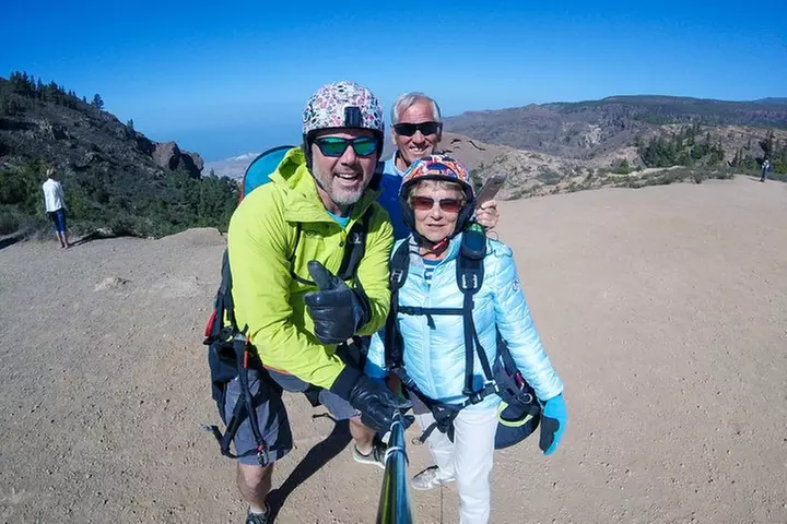 Experiencia épica de parapente en Tenerife con el equipo campeón de...