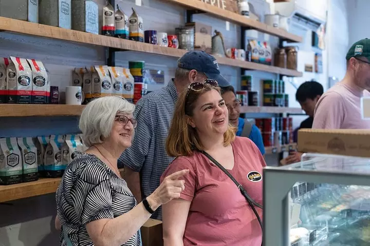 Food Tour of New Orleans Garden District: Group of Nine or Less