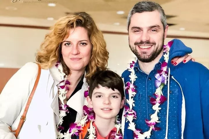 Traditional Airport Lei Greeting on Kona Hawai'i - Second Medium