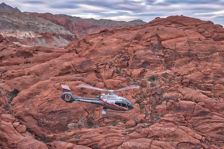 Red Rock Canyon Helicopter Tour with Landing and Champagne Toast