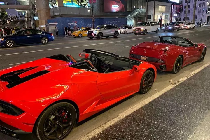 50-Minute Driving Tour: Explore Hollywood Sign in a Ferrari