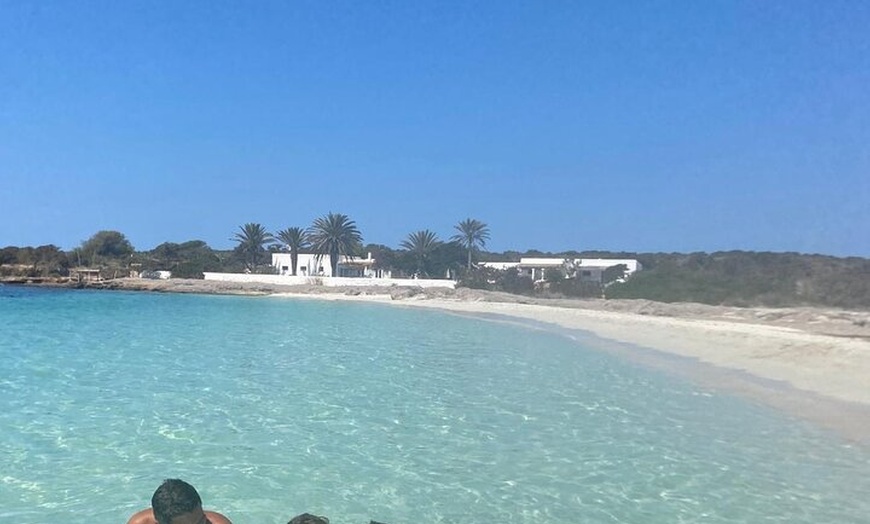 Image 13: Navegación en Formentera, playas virgenes y naturales