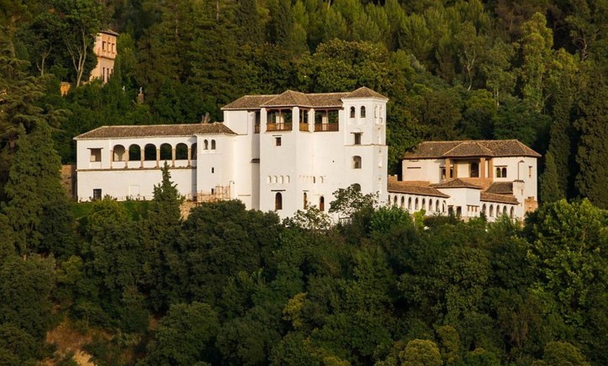 Image 10: Evite las colas Excursión de medio día a la Alhambra y los Jardines...