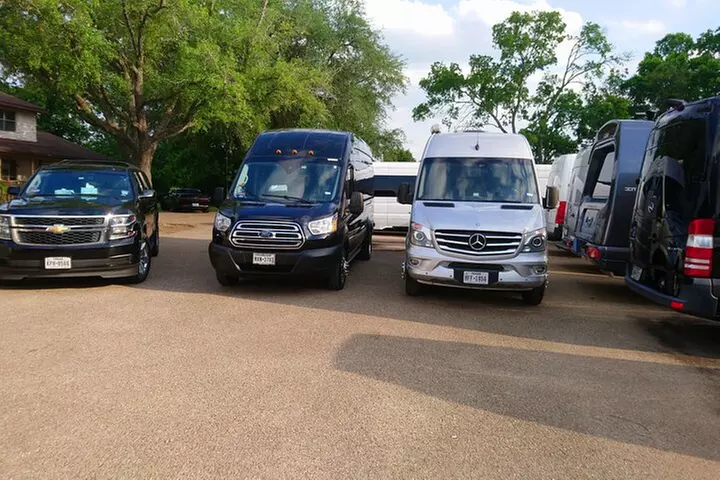 Private Shuttle Galveston to Hobby Airport (HOU) For 10 Travelers