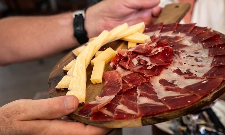 Image 2: Excursión gastronómica a pie por el sabor de España