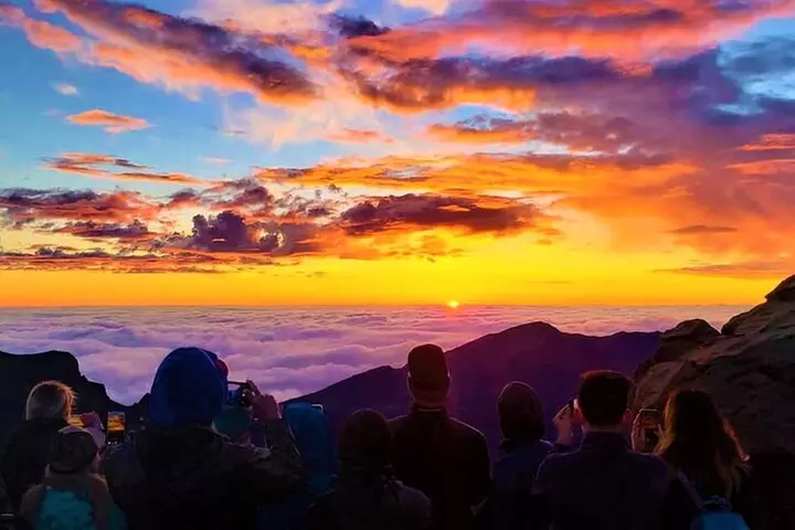 Haleakala Classic Vehicle Sunrise Tour with Breakfast