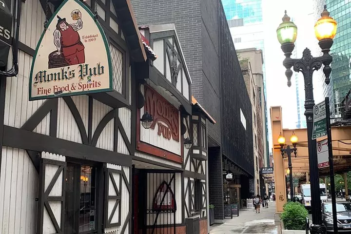 Walking Tour: Historic Chicago Pubs in River North and the Loop