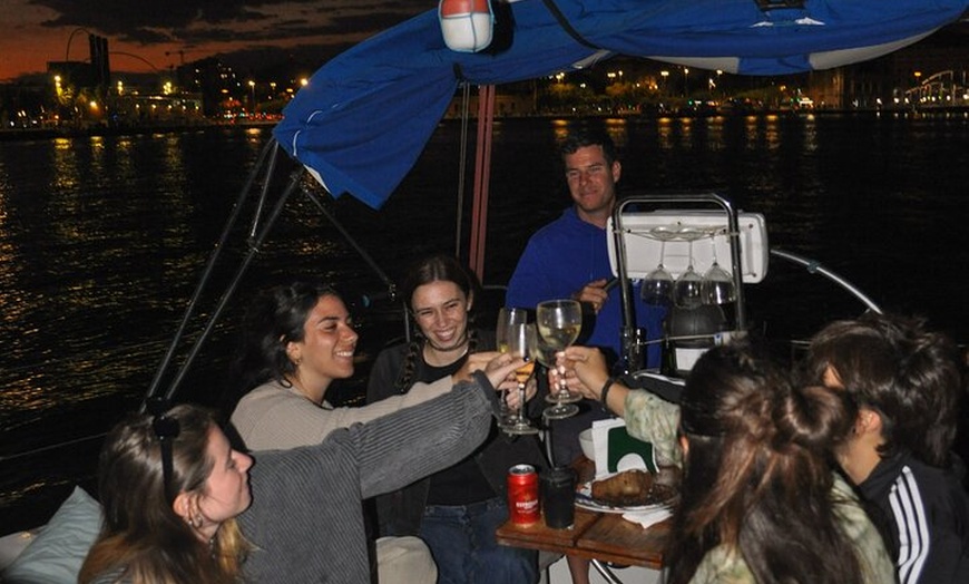 Image 13: Barcelona Coastal Sailing (barra libre, parada de merienda y nataci...