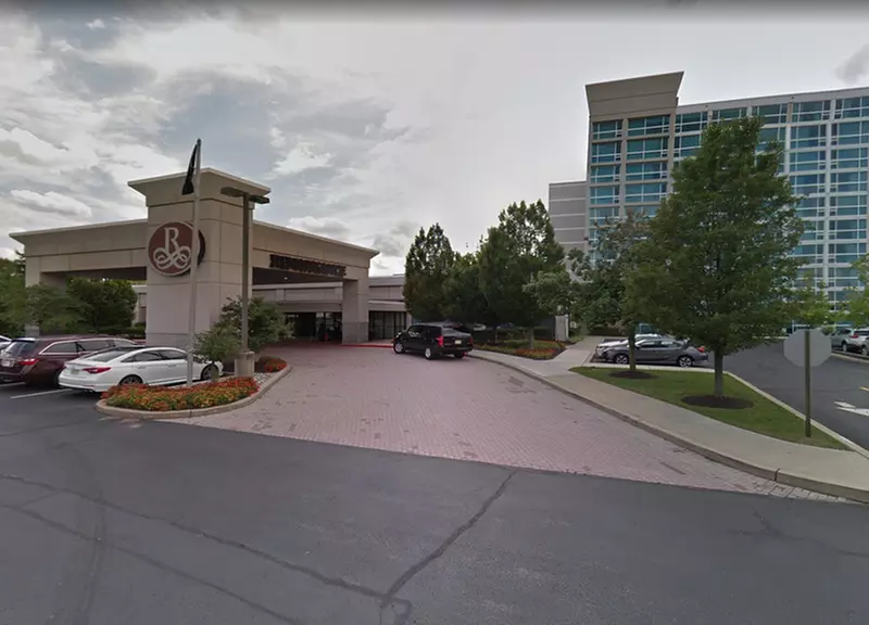 Parking at Renaissance Newark Airport Hotel Lot - Second Medium