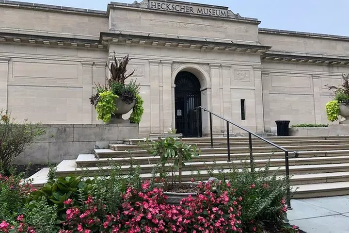 Self-Guided Scavenger Hunt: Huntington A Walk To Remember