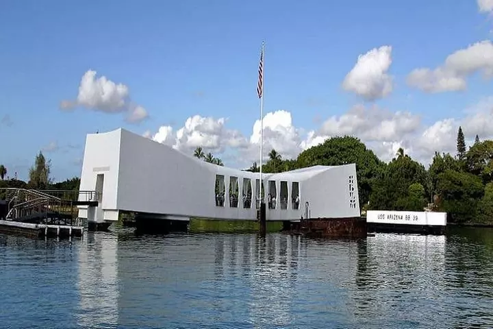 Arizona Memorial Pearl Harbor & Honolulu City Tour from Kauai