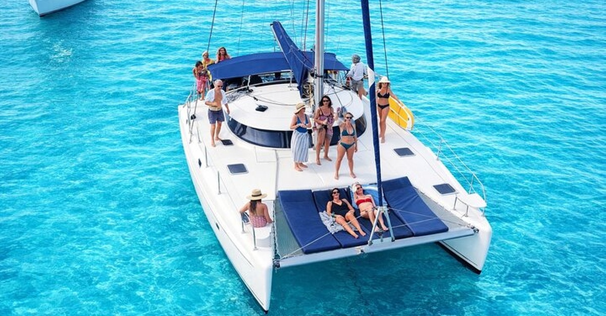 Experiencia en catamarán por Ibiza y Formentera