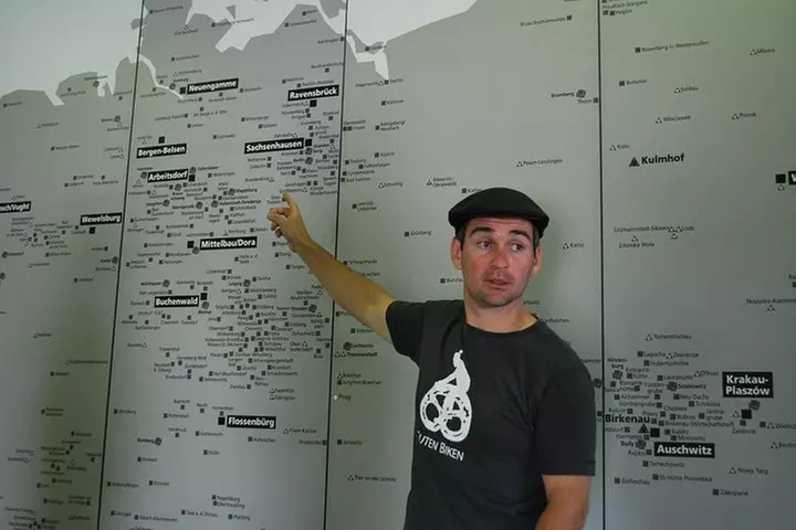 Vollständige Dachau-Tour in kleiner Gruppe von München aus mit dem Zug