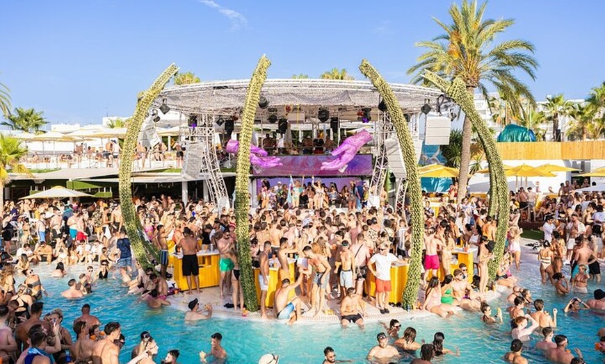 Image 2: Ibiza : 3 x discoteca y piscina Party Pass